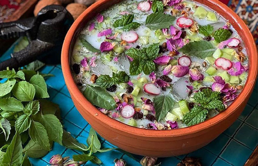 دستور تهیه آب دوغ خیار