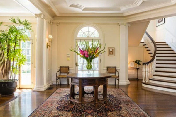 راهرو مشرف به طبقه دوم