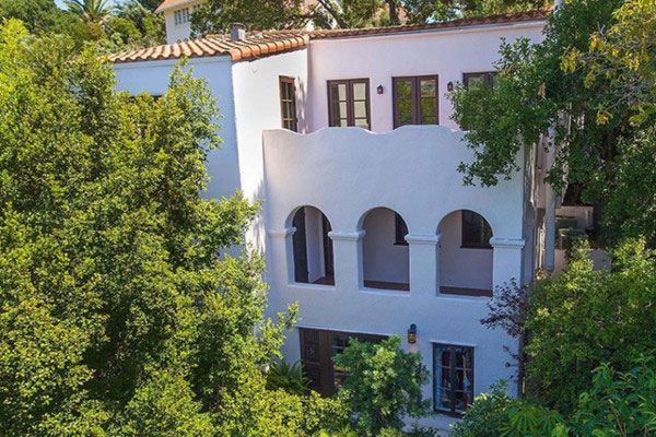 نمای اصلی منزل اشلی بنسون