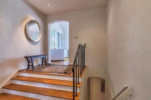  راهرو ورودی به منزل اشلی