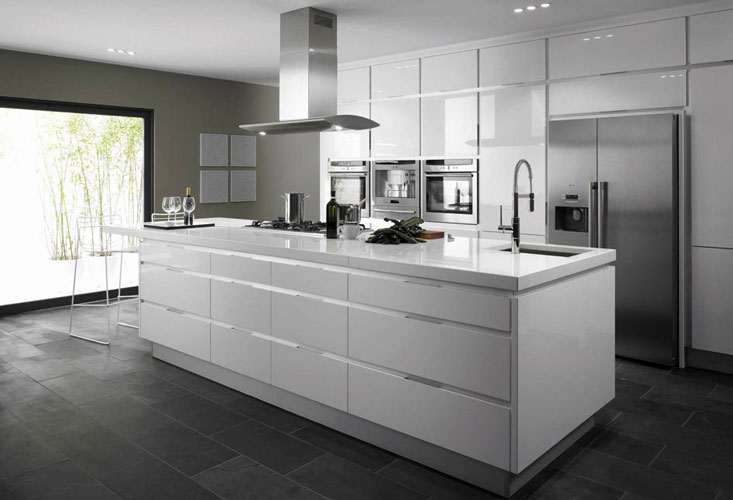 آشپزخانه با تم سفید در دکوراسیون اروپایی