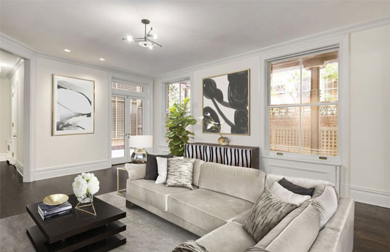 اتاق نشیمن منزل لوکس مایکل جکسون با تم رنگی خنثی