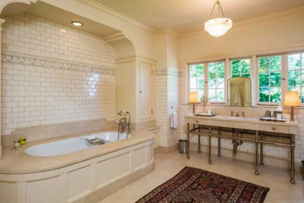 سرویس بهداشتی در منزل آنجلینا